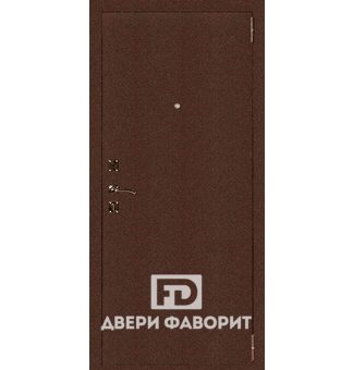 металлическая недорогая дверь отделана коричневым цинкогрунтом