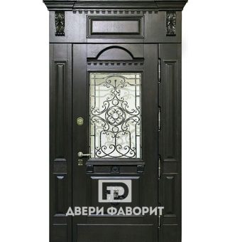 квартирная дверь с верхней вставкой и ковкой