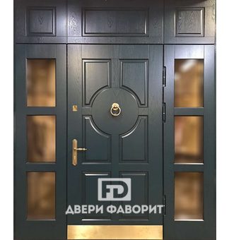 трехстворчатая дверь со стучалкой и верхней вставкой