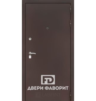 недорогая дверь с отделкой цинкогрунт снаружи, внутри МДФ
