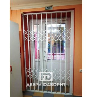 Раздвижная решетчатая дверь с ушками под навесной замок