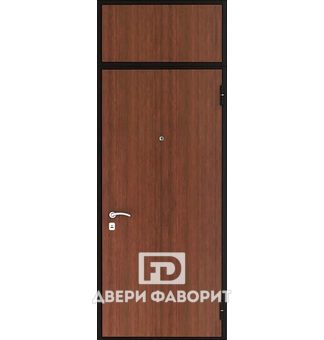 Недорогая дверь с верхней вставкой